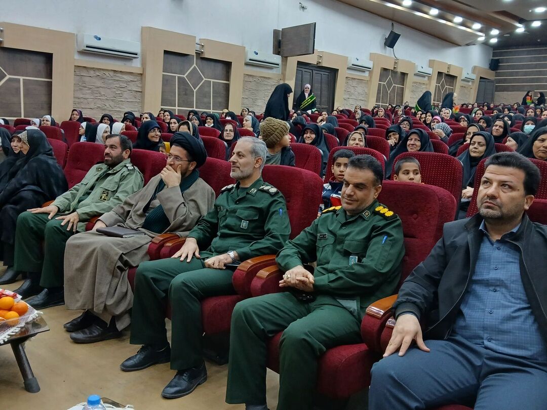 بانوان باید جامعه را به یک جامعه و مکتب فاطمی تبدیل کنند