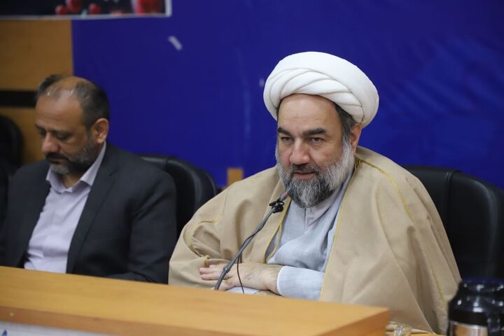 باید از شخصیت جامع حضرت فاطمه(س) درس گرفت