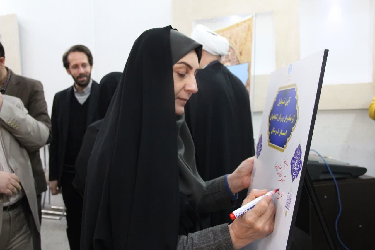 کتابخانه‌های عمومی لرستان به منابع تخصصی تجهیز شوند