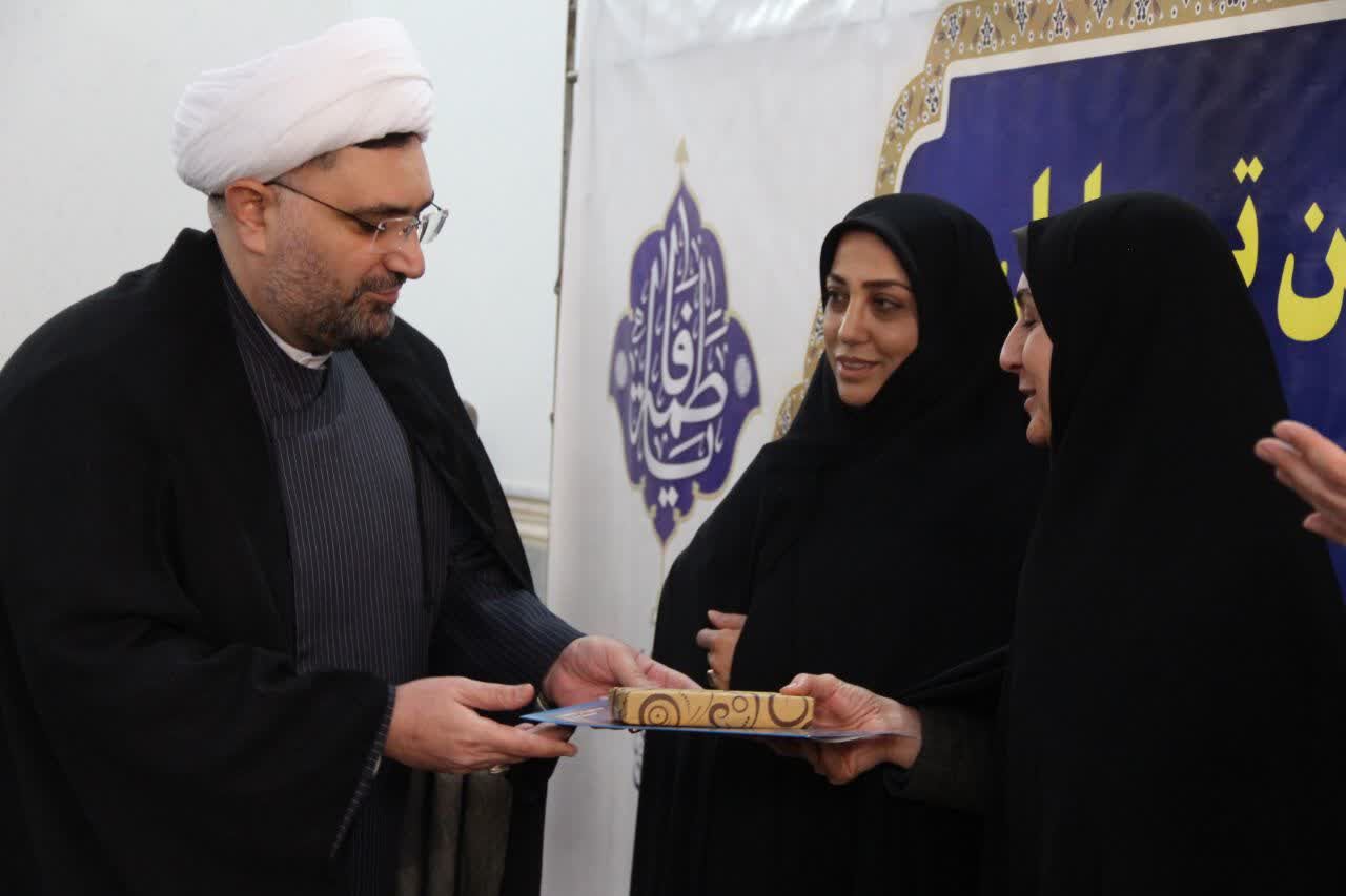 کتابخانه‌های عمومی لرستان به منابع تخصصی تجهیز شوند