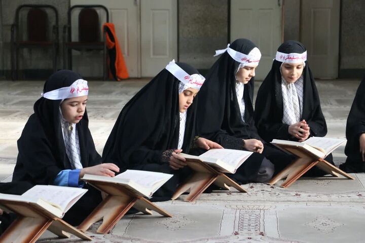 آیین روز بصیرت به سبک دهه نودیهای کامیارانی