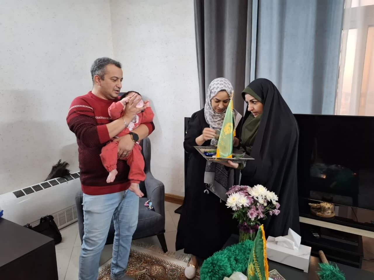 نوری که دلهای مشتاقان را روشن میکند، از دور و از نزدیک!!