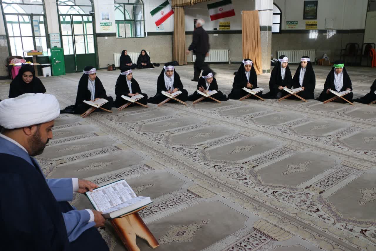 آیین روز بصیرت به سبک دهه نودیهای کامیارانی