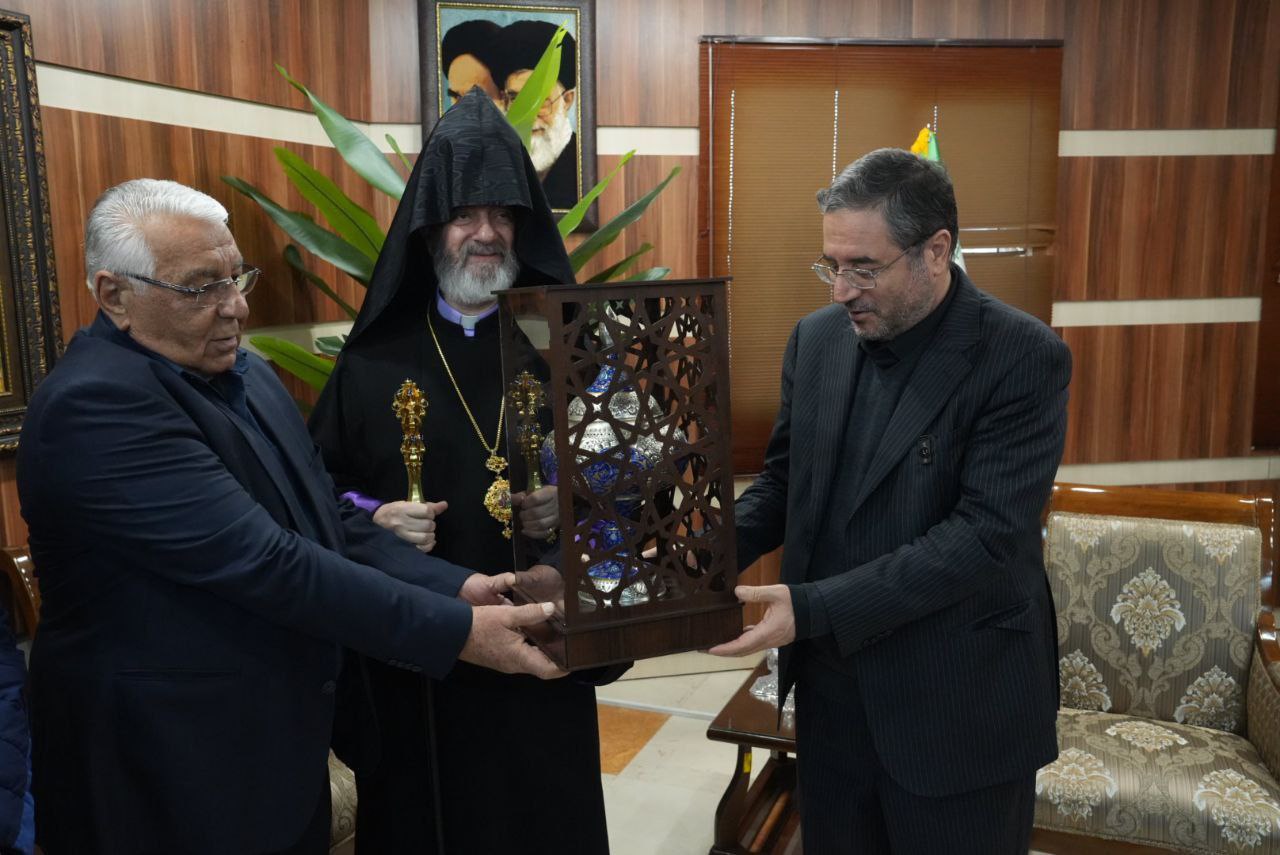 وحدت اقوام و پیروان ادیان و مذاهب از ارکان توسعه است