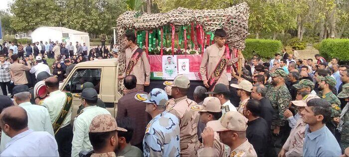 پیکر پاک شهید حمله انتحاری در بندرعباس تشییع شد