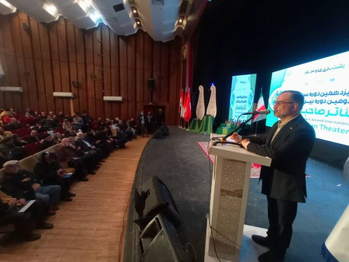 هنر تئاتر تاثیر فراوانی در انتقال فرهنگ و هویت ملی مردم دارد