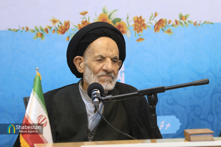 ائمه جماعات مخاطب خود را جهانی ببینند