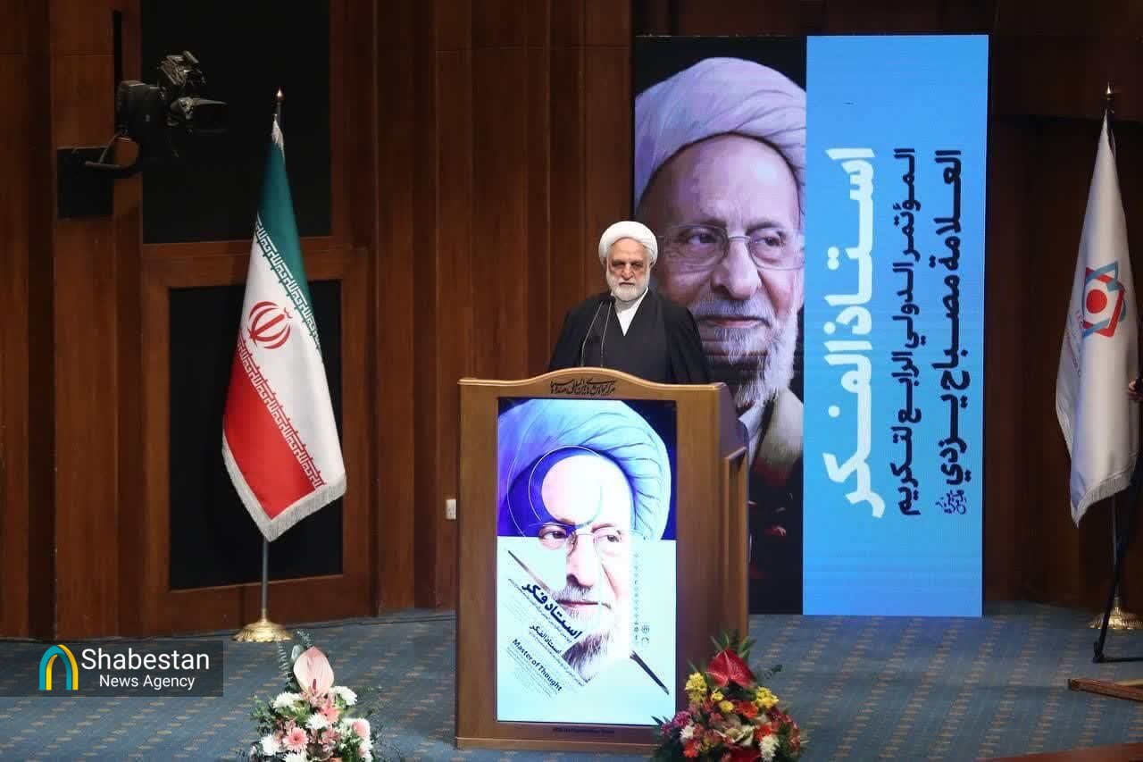 علامه مصباح پیشگامِ اسلامی‌سازی علوم انسانی/ استمداد حاج قاسم از علامه