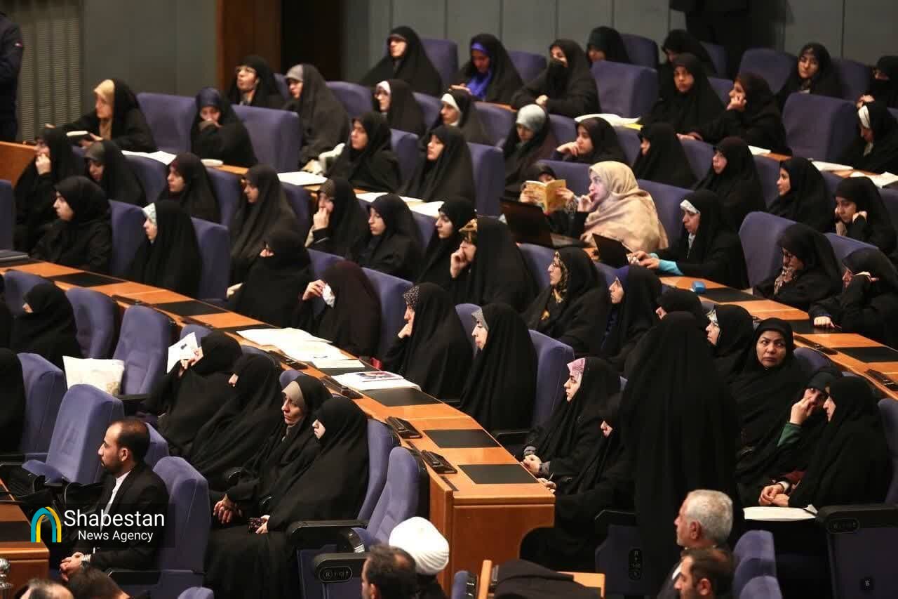 علامه مصباح پیشگامِ اسلامی‌سازی علوم انسانی/ استمداد حاج قاسم از علامه