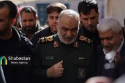 حضور فرمانده کل سپاه در گلزار شهدای کرمان همزمان با سالگرد تشییع شهید سلیمانی