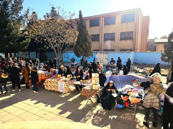 مسجدی که فرصت اشتغال و درآمدزایی به بانوان داده است