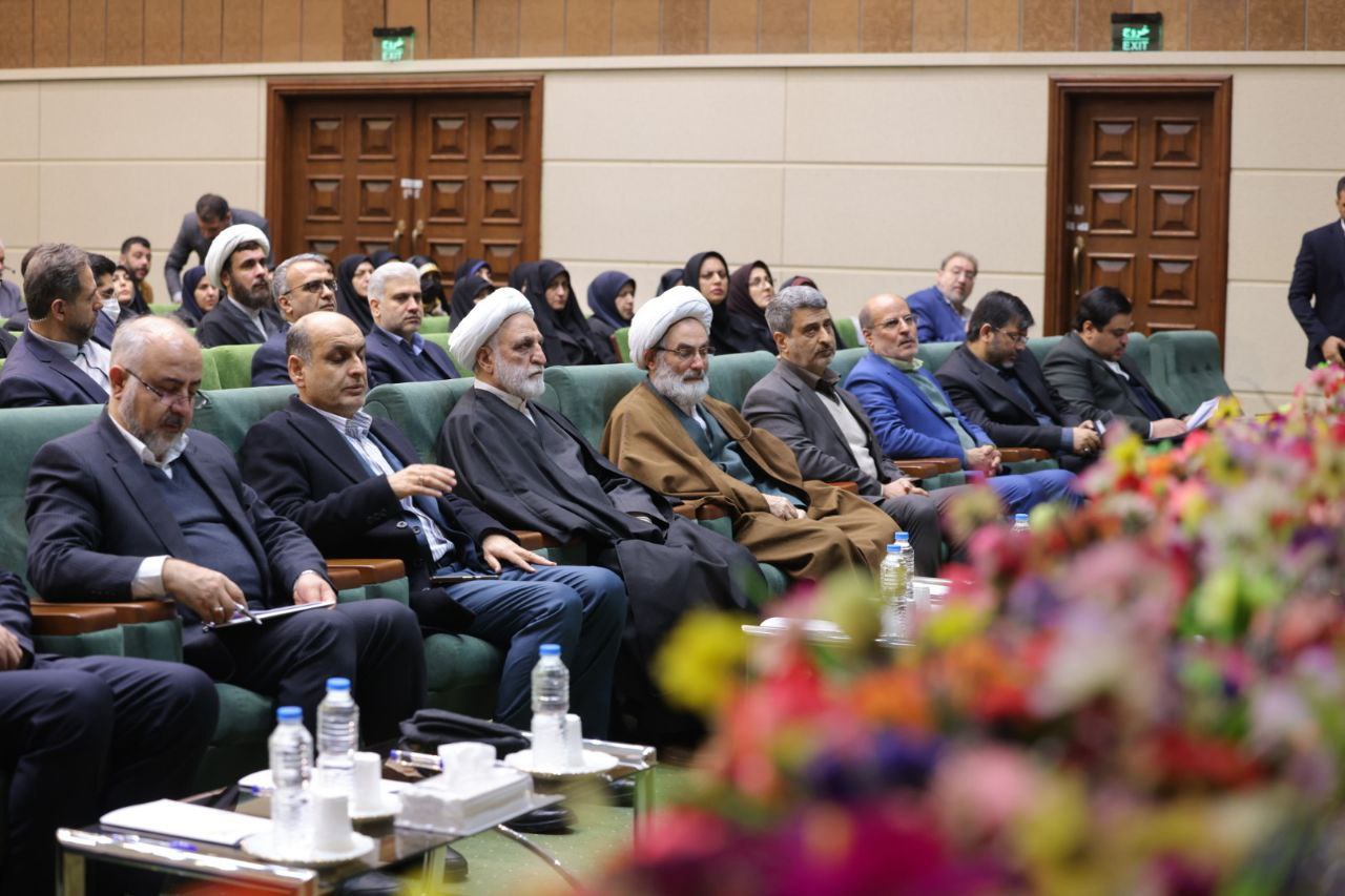 خدمت به مردم را در سنگر حقوقی و قضایی قدر بدانیم