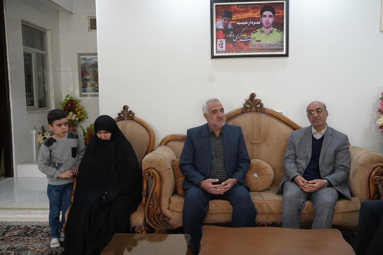 تجلیل استاندار کرمانشاه از خانواده شهید سنقری