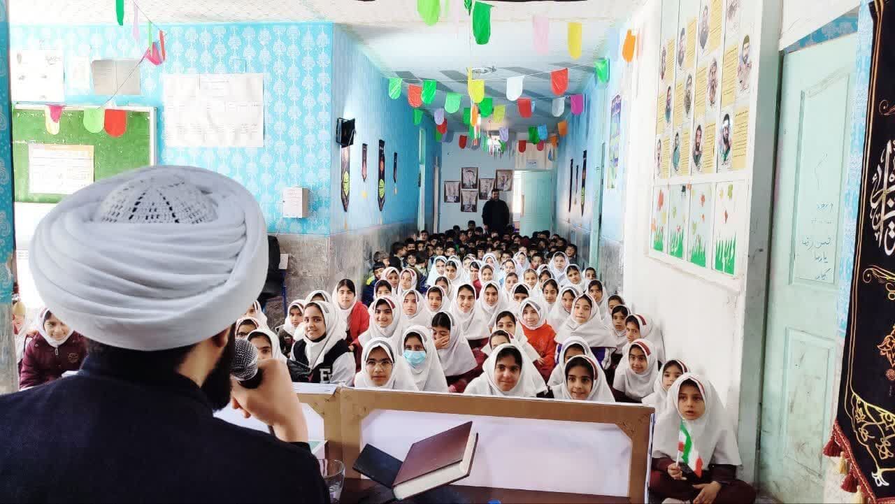 برنامههای فرهنگی و هنری در مناطق محروم لرستان برگزار شد