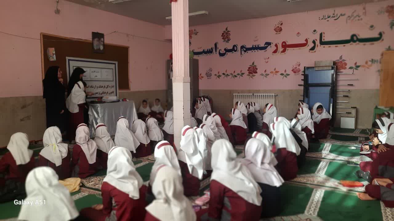 برنامههای فرهنگی و هنری در مناطق محروم لرستان برگزار شد