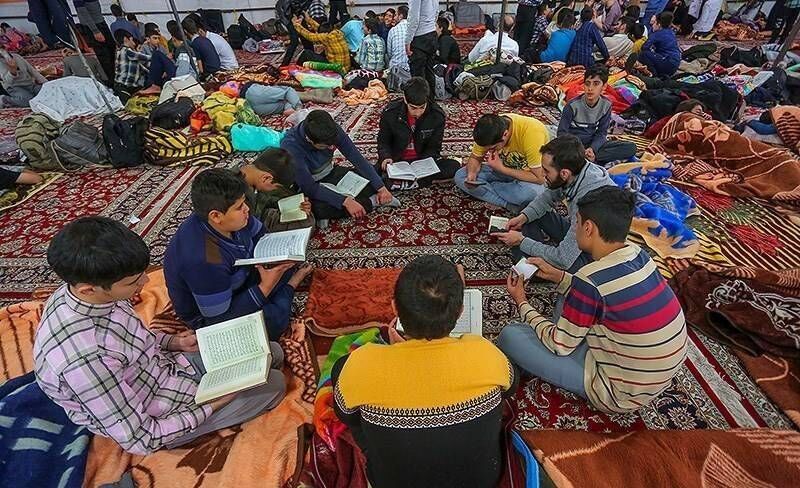 لحظههای آسمانی؛ اعتکاف جوانان در کانونهای نور