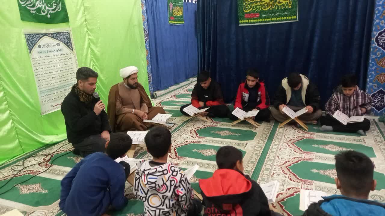 کلاس روخوانی و قرائت قرآن در مسجد قمربنی هاشم گیلانغرب برگزار شد