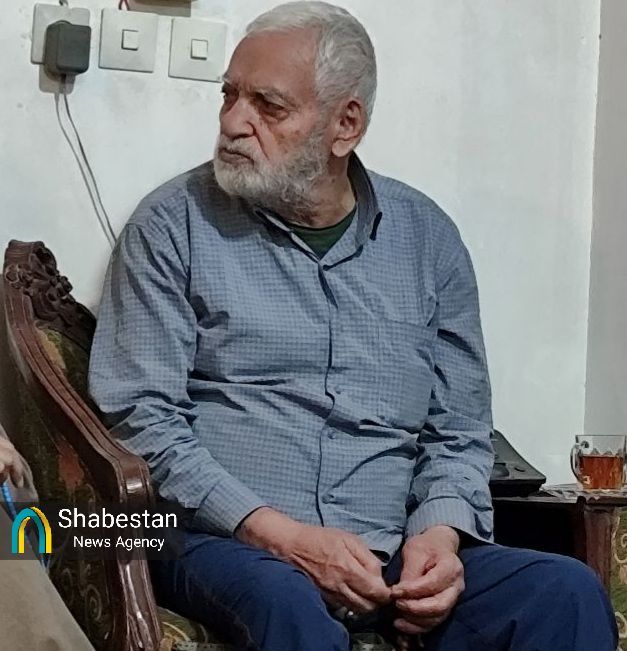 دستانِ بوسیدنی| قدردانی بچههای کانون امام محمدباقر علیهالسلام از پدر شهید محمدرضا کاظمی