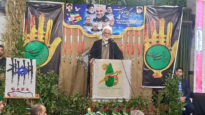 شهدا اوج کمال و مسیر روشن ما در بیراهه ها هستند