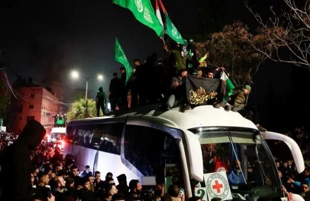 ۹۰ اسیر فلسطینی در تبادل اسرا از زندان‌های صهیونیستی آزاد شدند