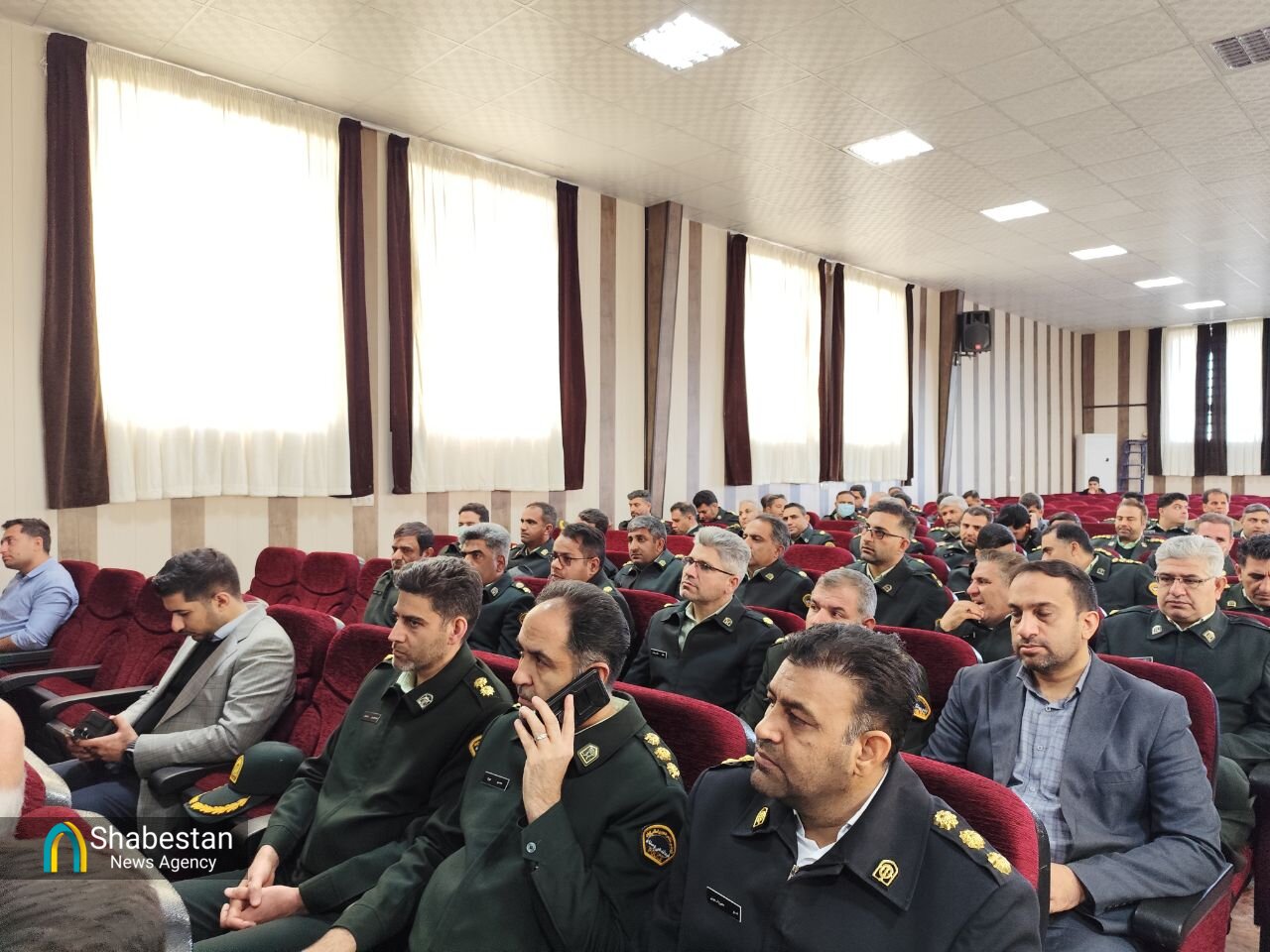 کلنگ احداث ۹۶ واحد منزل سازمانی در ستاد فرماندهی انتظامی جیرفت به زمین زده شد