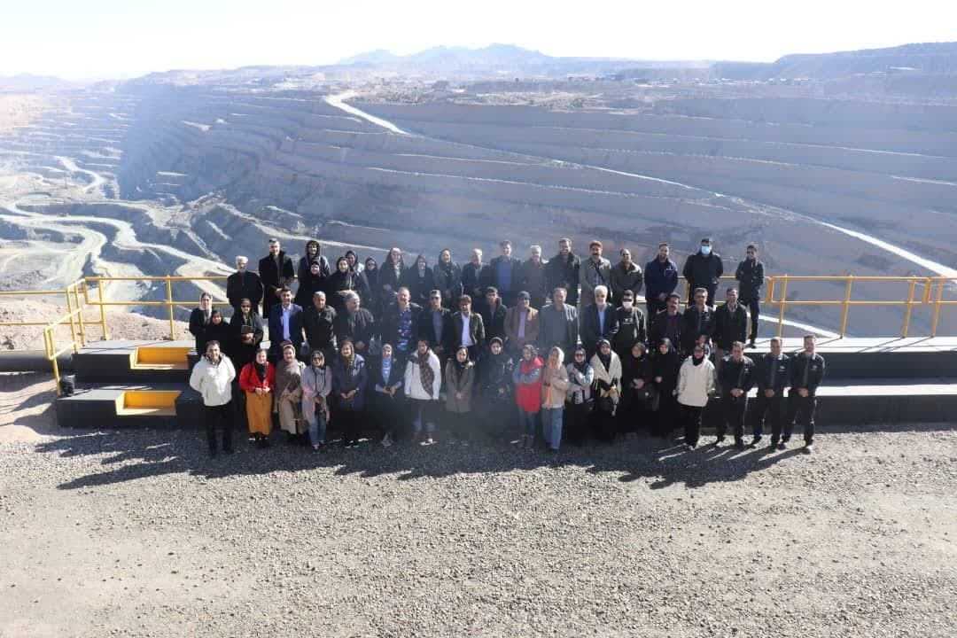 تور رسانهای بازدید خبرنگاران بسیجی از مجتمع معدنی گل گهر/ از بازدید معادن روباز تا عملکرد مسئولیتهای اجتماعی