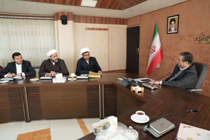 در زمینه آشنایی نسل جدید با قرآن و اهل بیت نباید کوتاهی شود