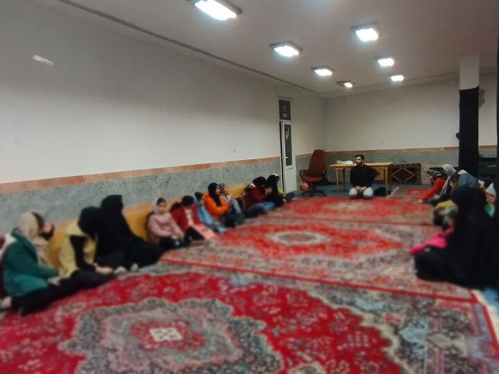 ابتکاری برای آموزش همزمان مادران و نوجوانان در کانون امام حسین(ع)