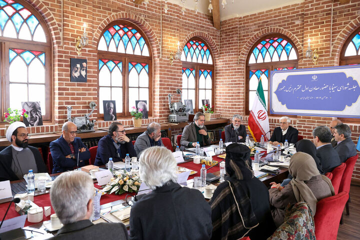 ضرورت برخورد بهتر با اهل هنر/از خدمات ارزنده سینماگران، احساس غرور می‌کنیم