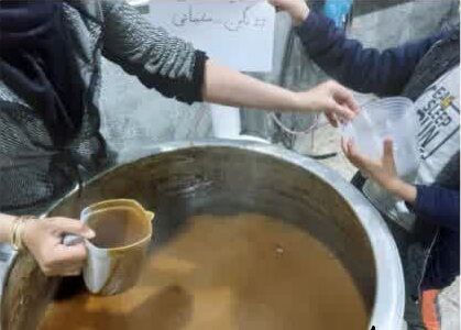 بانوان مسجدی شهید عاصمی با پخت و فروش سمنو به جبهه مقاومت کمک کردند