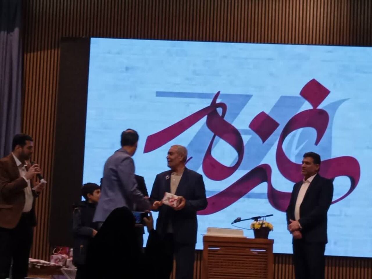 جشن پدر و دختری بچههای مسجدی احمدآباد