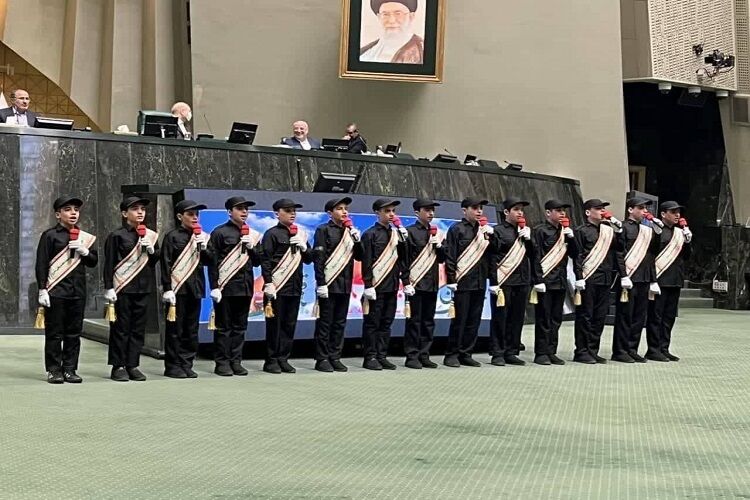 ماجرای قابهای خاک خورده ای که یک کانون مسجدی را موزه شهدا کرد