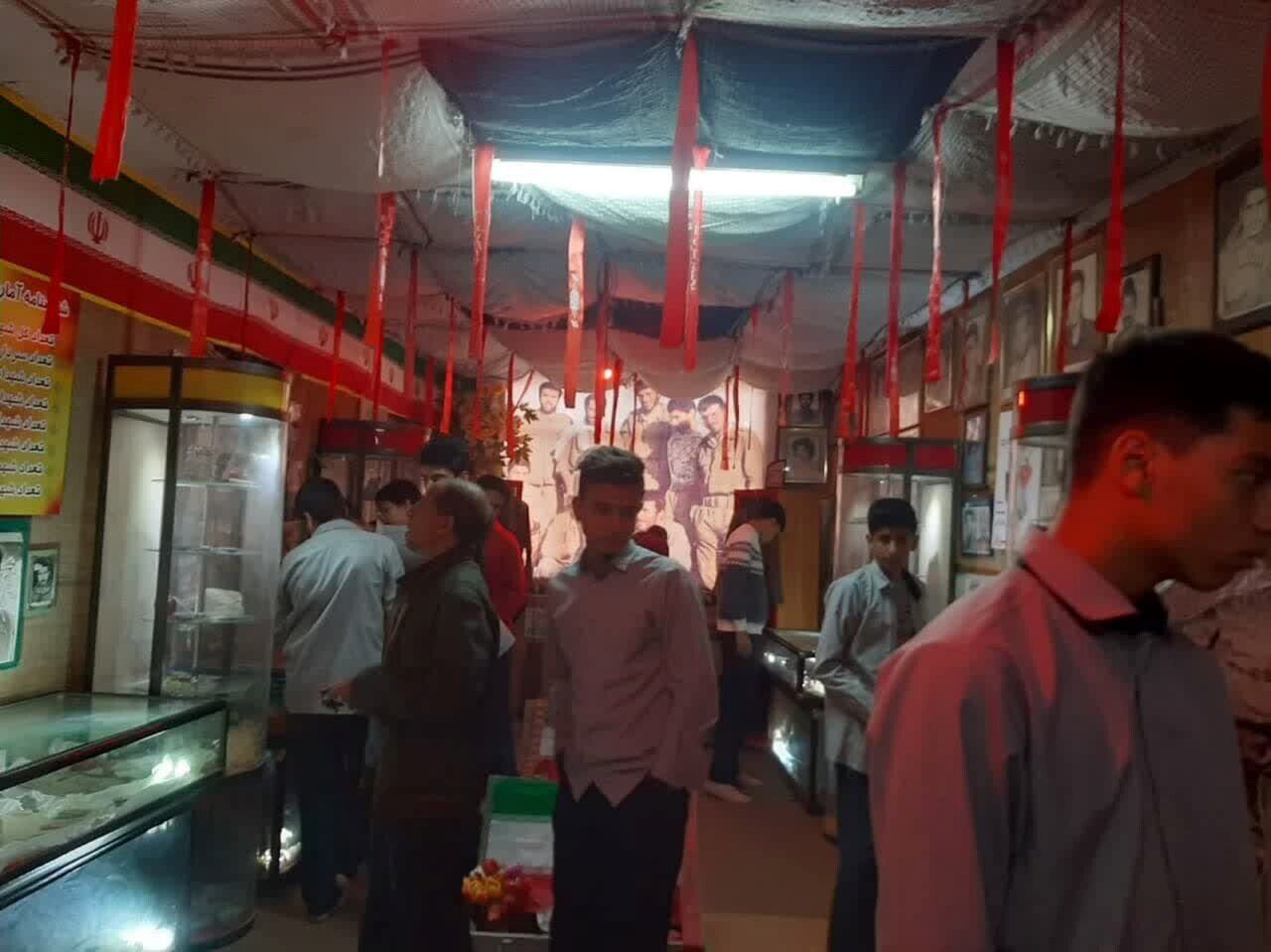 ماجرای قابهای خاک خورده ای که یک کانون مسجدی را موزه شهدا کرد