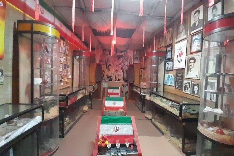 ماجرای قابهای خاک خورده ای که یک کانون مسجدی را موزه شهدا کرد