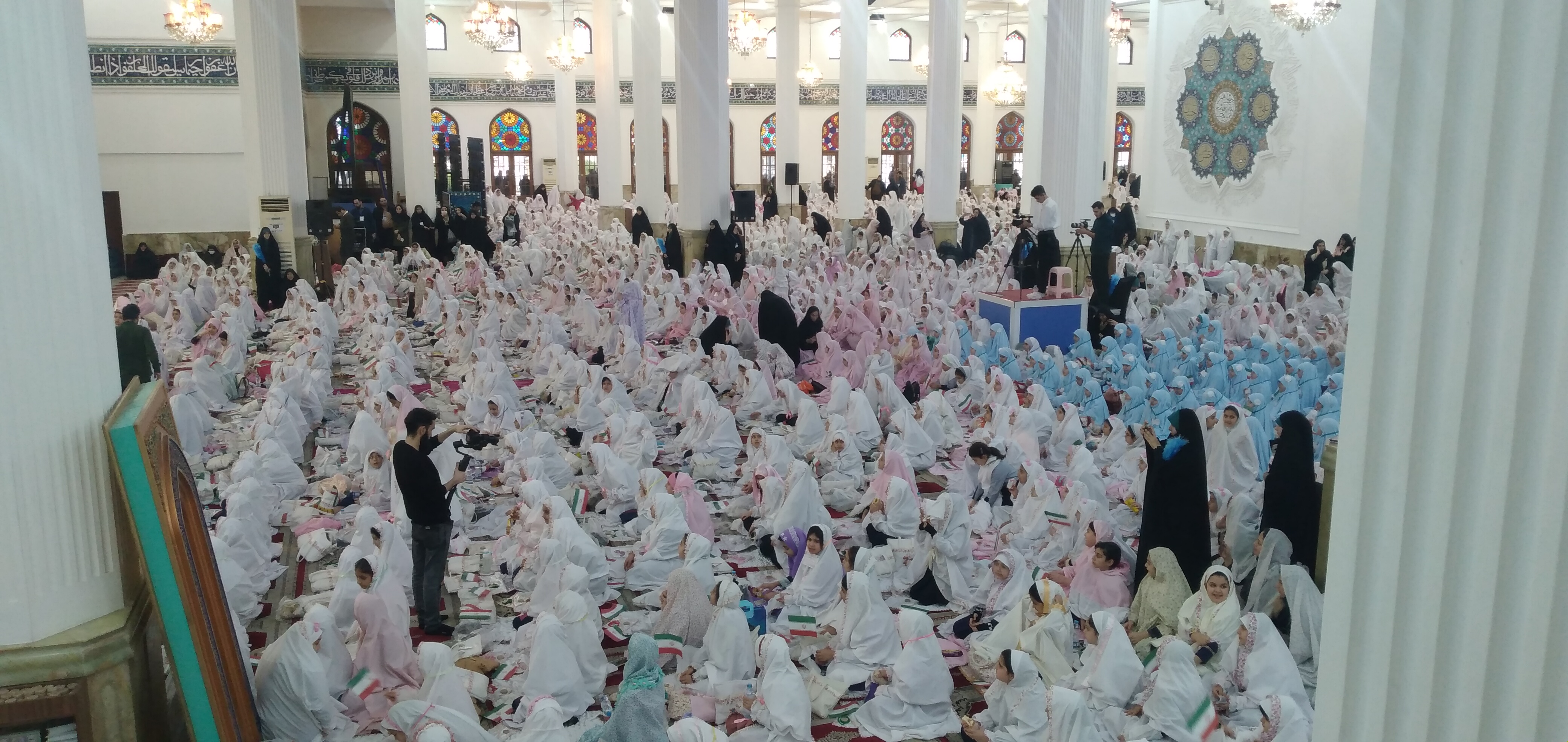 جشن عبادت بیش از ۴ هزار و ۷۰۰ دانشآموز دختر در رشت