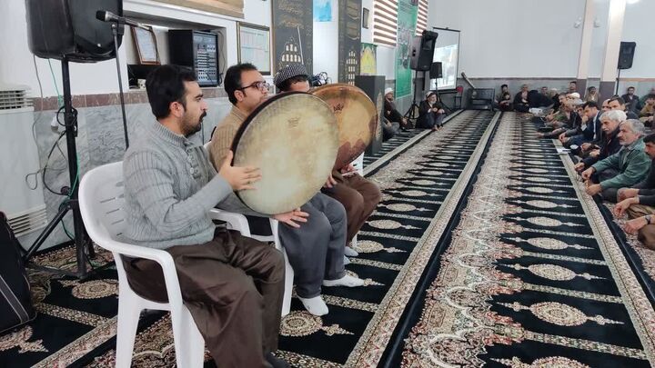 طنین نوای دف در مسجد بلبان‌آباد/ گرامیداشت مبعث رسول مهربانی