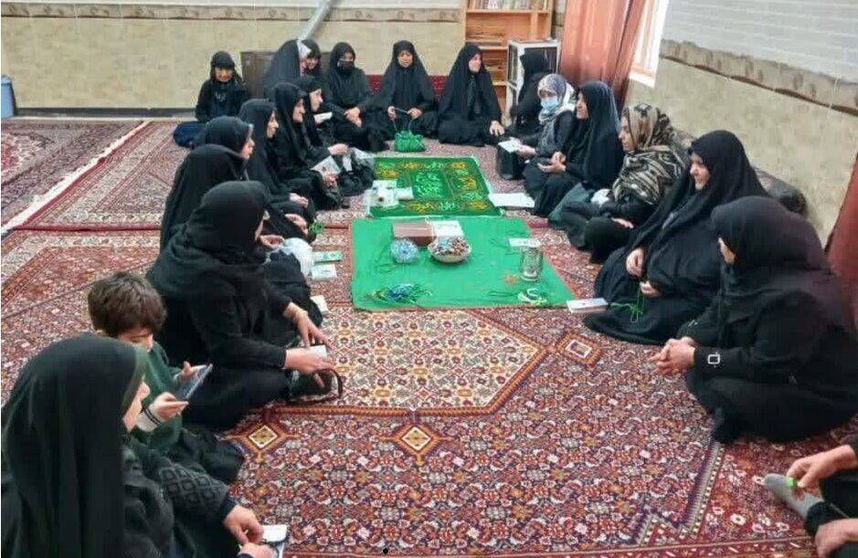 برگزاری مراسم ختم قرآن هدیه به رسول مهربانی‌ها در کانون گل نرگس