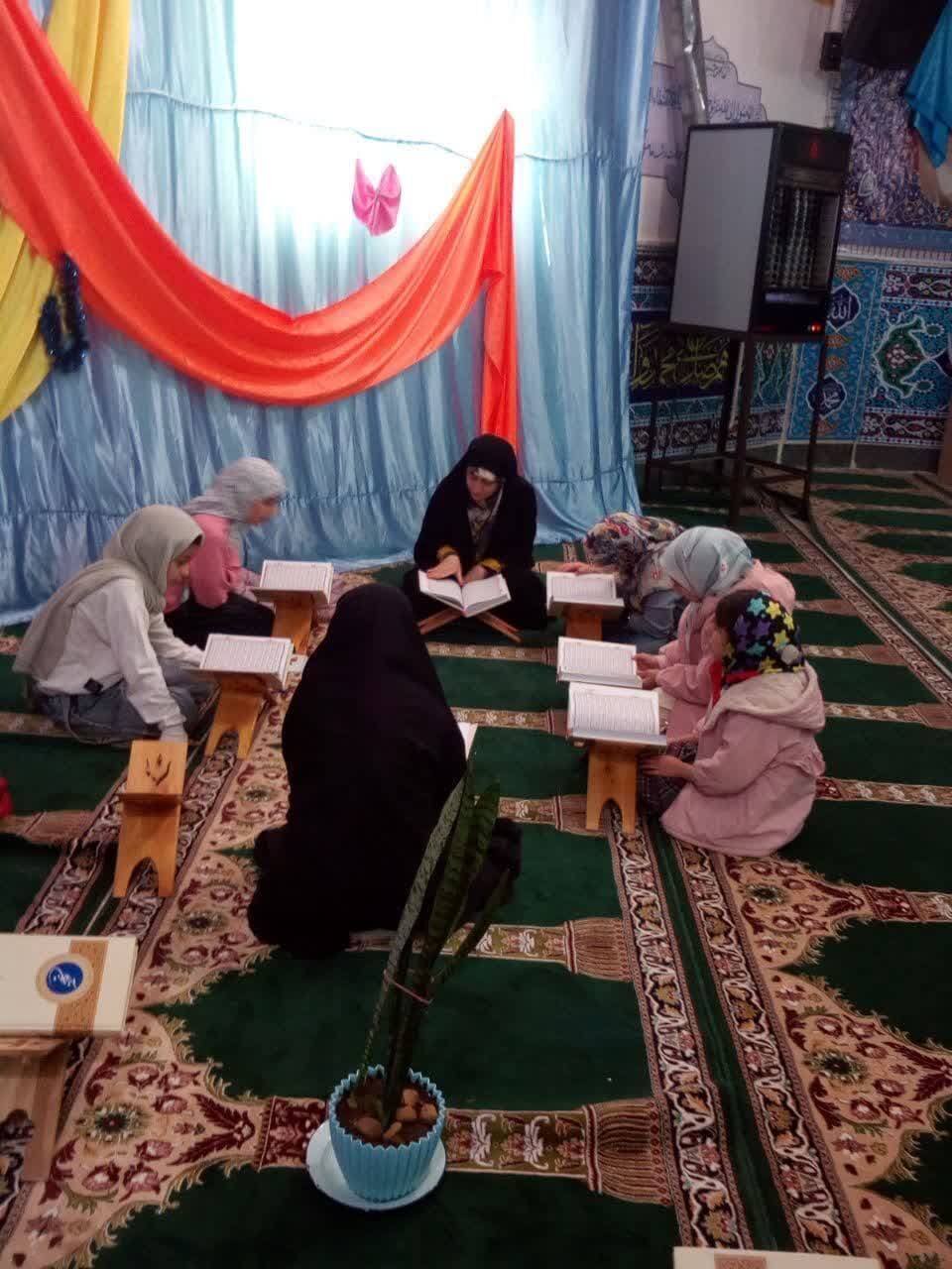 از برگزاری محفل انس با قرآن کریم تا برپایی حلقه کتابخوانی در اسلام آباد غرب