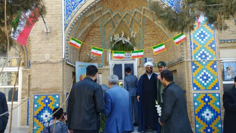 بیت تاریخی امام خمینی (ره) در خمین گلباران شد