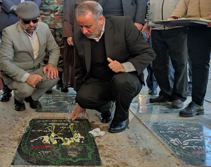 گلزار شهدای بیرجند غبارروبی شد