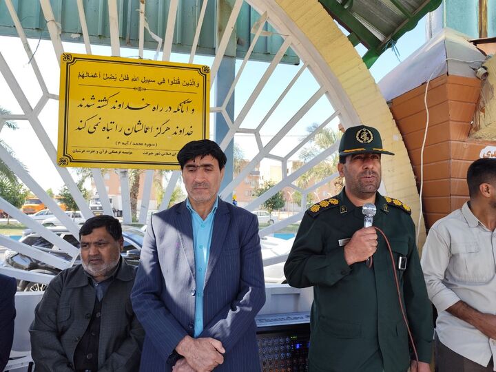 خون شهدا افراد ناخالص را همچون کف دریا از انقلاب جدا می کند