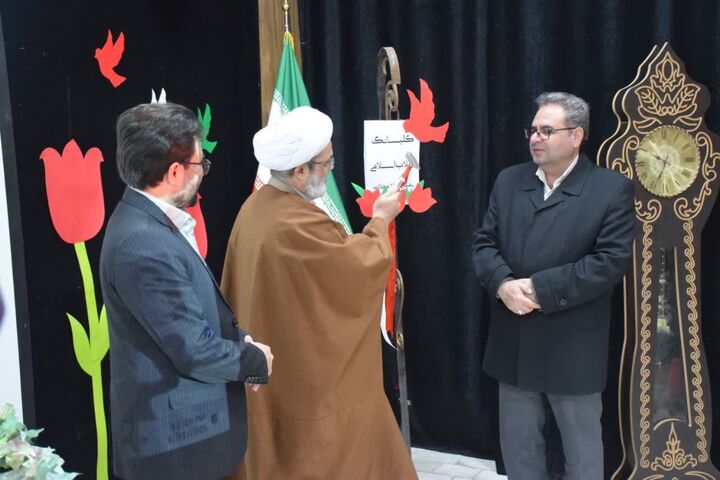 انقلاب؛ تاریکی ظلم و ستم، جهل و نادانی و ذلت را کنار زد