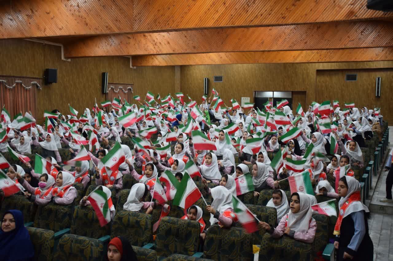 انقلاب؛ تاریکی ظلم و ستم، جهل و نادانی و ذلت را کنار زد