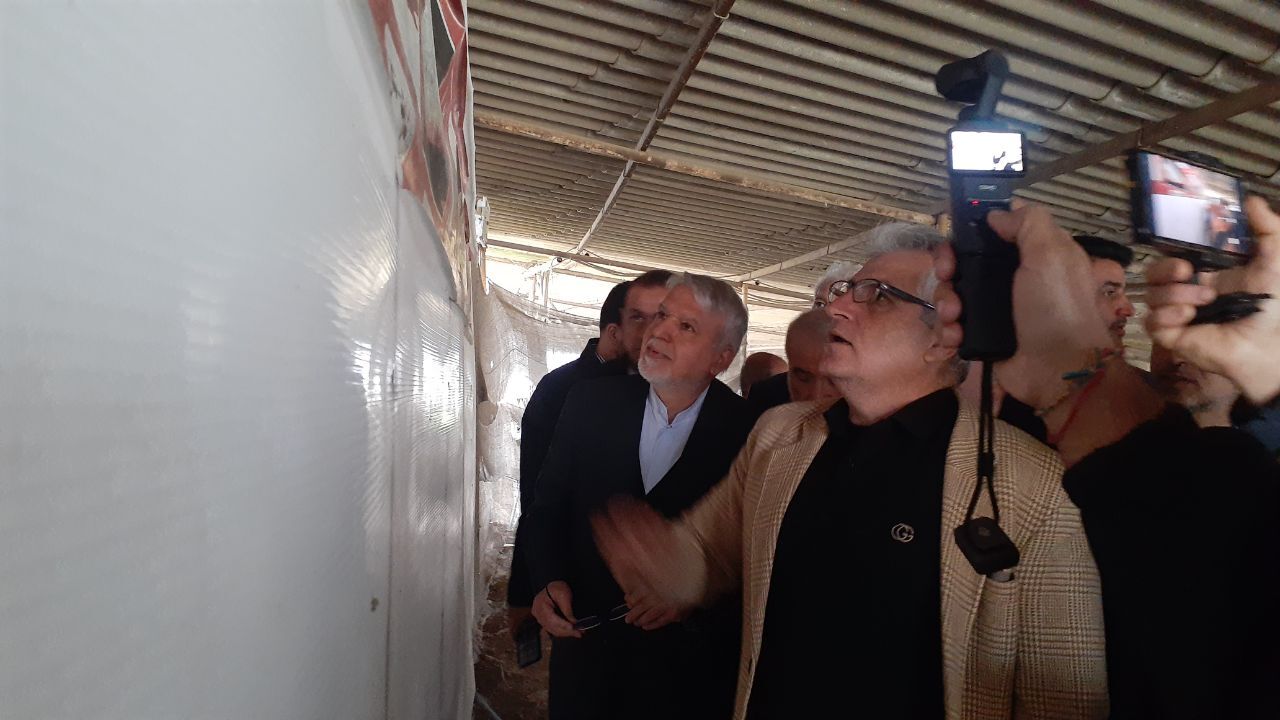 همه آثار میراثی و تپهها متعلق به مردم است