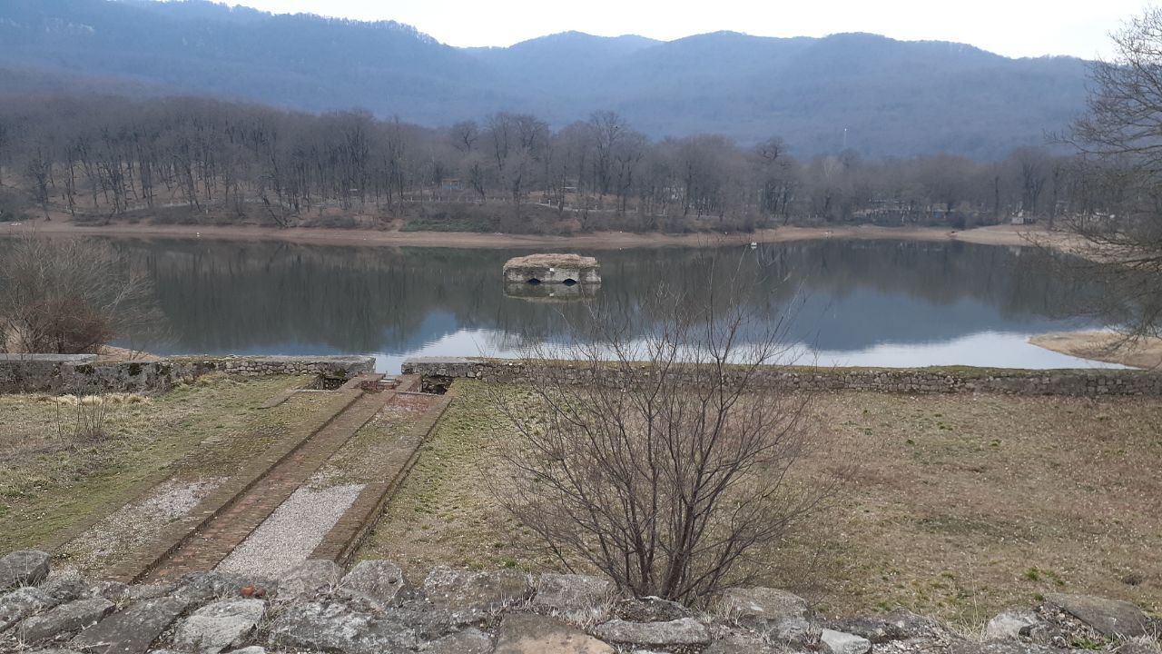 همه آثار میراثی و تپه‌ها متعلق به مردم است