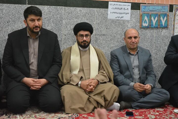 ۱۰ شب، ۱۰ مسجد/ مراسم جشن انقلاب درمسجد امام علی(ع) خرم آباد برگزار شد