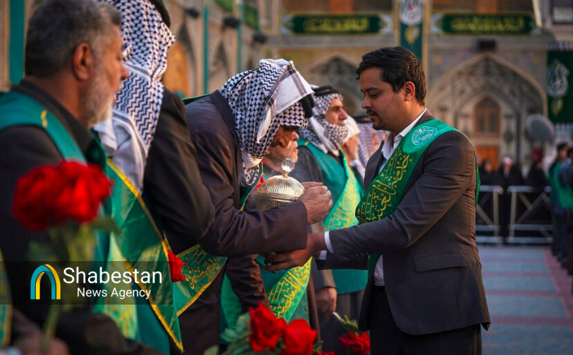 خادمان حرم امام علی(ع) در سالروز ولادت امام حسین (ع)