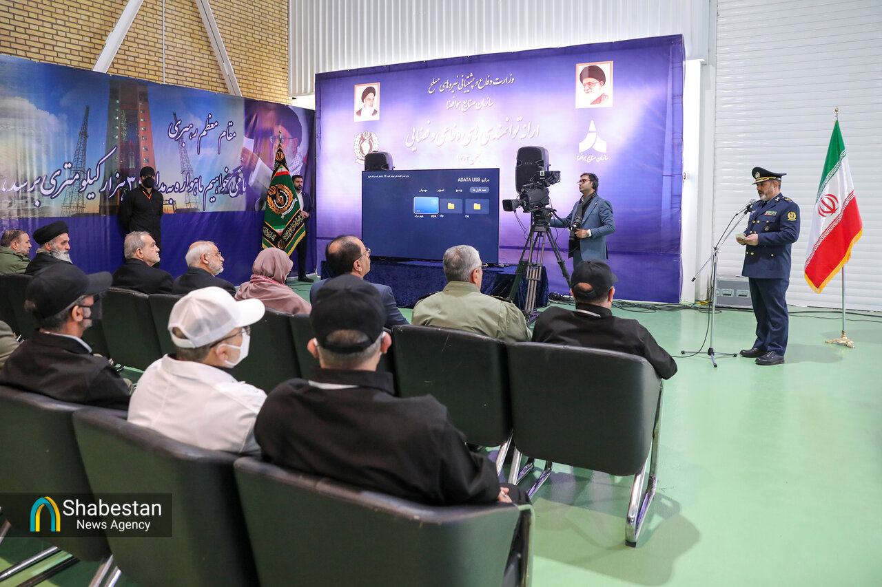 بازدید رئیس جمهور از نمایشگاه دستاوردهای دفاعی و فضایی