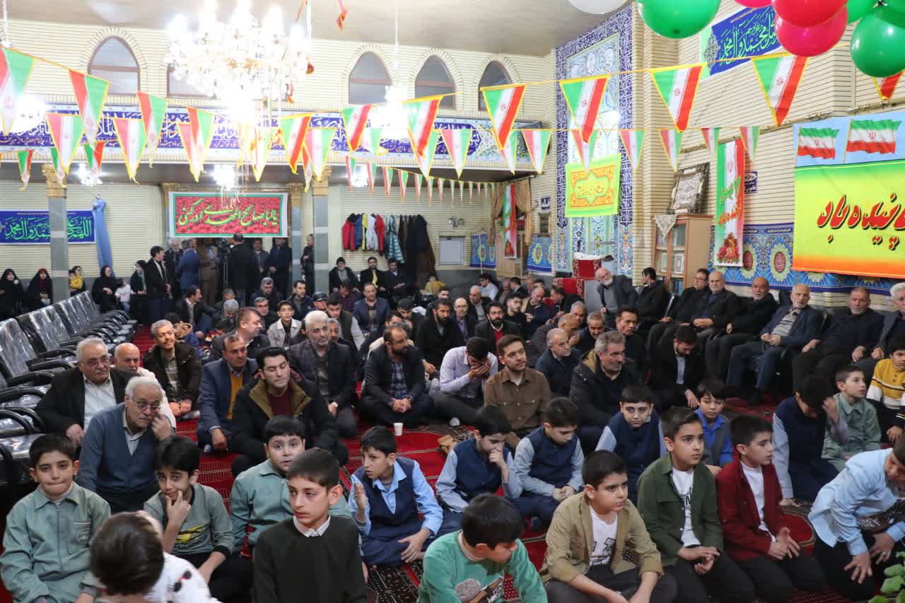 جشن انقلاب با چاشنی اطعام حسینی در مسجد چاوشان ارومیه