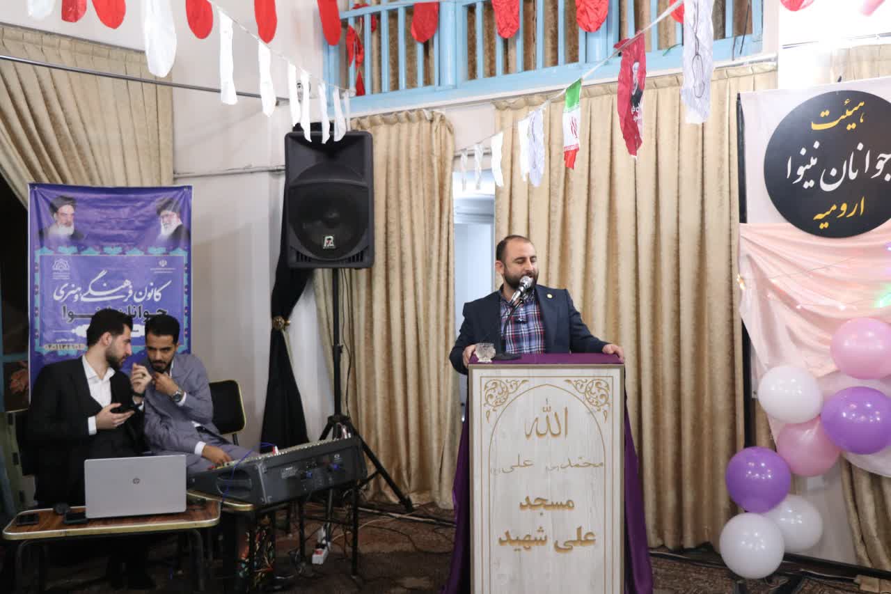 جوانان کانون فرهنگی نینوا ارومیه هم‌نوا با جشن انقلاب